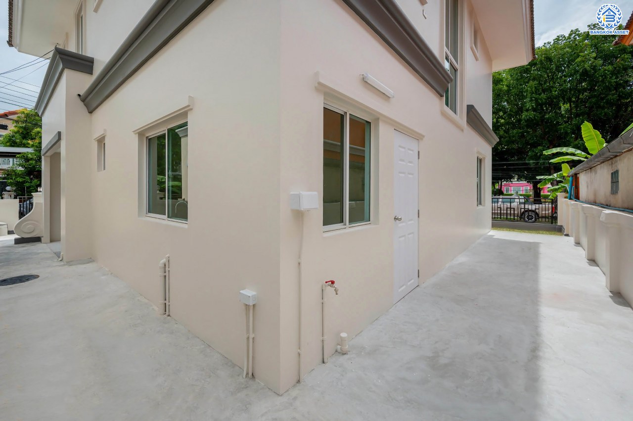 บ้านมือสองตกแต่งใหม่ หลังใหญ่ โครงการ ภัสสร14 บางใหญ่ ดีไซน์ทันสมัย เนื้อที่ 63.8 ตร.ว. รองรับทุกความสุขด้วยแปลนหน้าสวนสาธารณะ ฟังก์ชัน 3 ห้องนอน 3 ห้องน้ำ 2 ที่จอดรถ บนทำเลศักยภาพ ใกล้เซ็นทรัลเวสต์เกต ทางด่วน "ศรีรัช" และรถไฟฟ้าสายสีม่วง "สถานีตลาดบางใหญ่"...